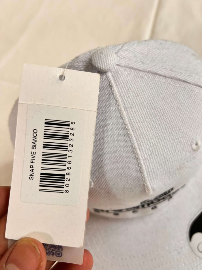 Various brands of hats - Image 10